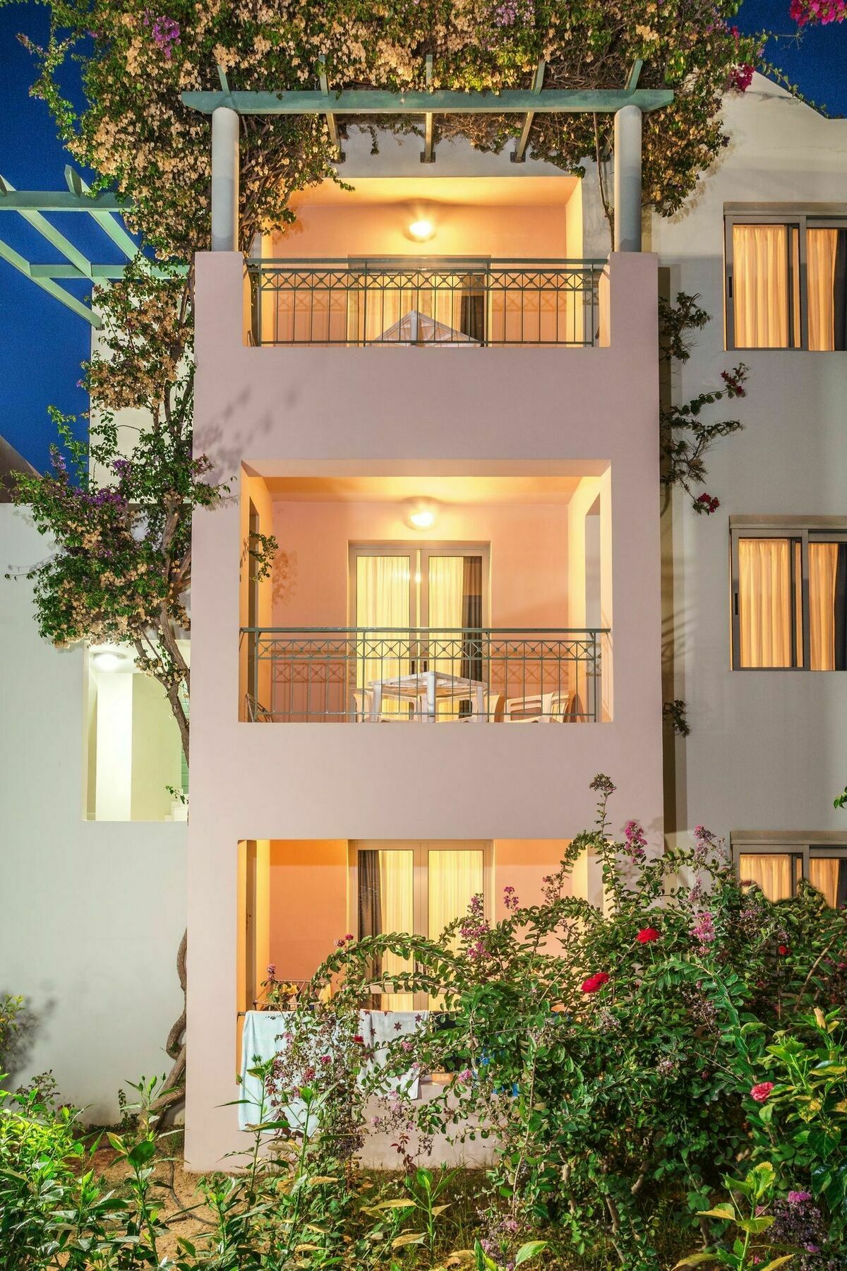 Lotus Hotel Apartments 加藤-达拉特索 外观 照片